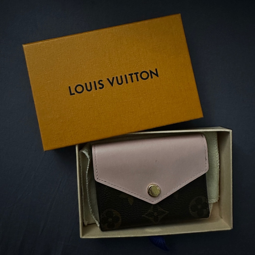 Louis Vuitton Zoe Wallet in Monogram